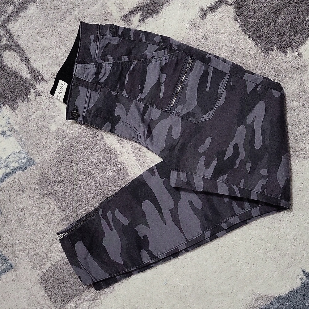 Knox Rose Gray Camo Jeans